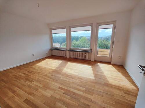 Zimmer Obergeschoss mit Zugang Balkon - 