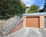 Garage und Aufgang zum Haus - 