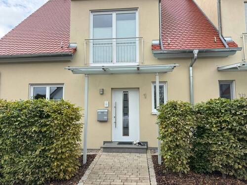 IMG_2962.JPG - Seien Sie die Ersten !! Großzügiges Einfamilienhaus mit Garage Stpl. in Iphofen. Ruhige und sonnige Bestlage.