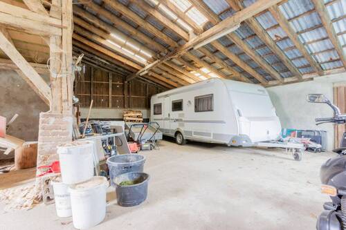 Scheune mit Betonboden - 