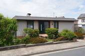 attraktiver Winkelbungalow - * Modernisierter Bungalow in Heyersum * - mit Vollkeller, Tiefgarage u. großem Carport 31171