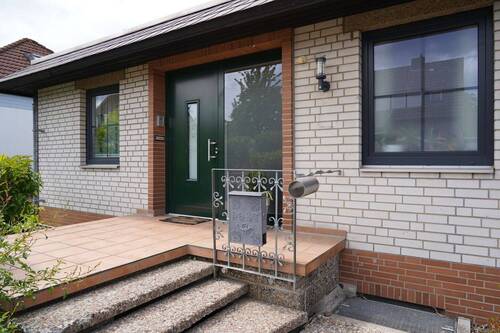 gepflegter Eingangsbereich - 3 Zimmer Bungalow zum Kaufen in Nordstemmen