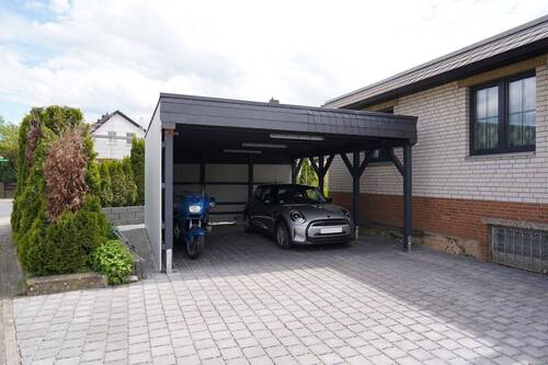 großzügiges Carport - 