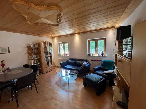 Wohnzimmer 1.jpg - 2 Zimmer Etagenwohnung zum Kaufen in Eurasburg