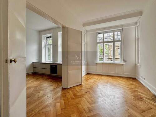 Blick zur Wohnküche und Wohnzimmer - 4 Zimmer Etagenwohnung zur Miete in Frankfurt am Main