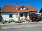Bild 1 - Hochwertiges Ein - Zweifamilienhaus in Roßtal ohne Provision