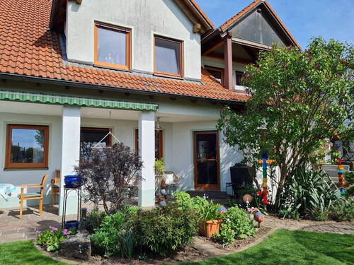 Westseite Haus - 8 Zimmer Mehrfamilienhaus, Wohnhaus zum Kaufen in Roßtal