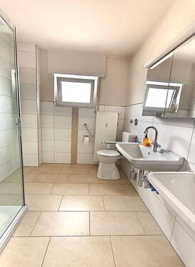 Modernes Badezimmer - 