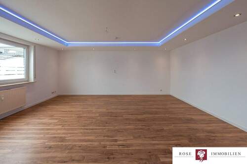 Wohnzimmer Bild 1 - Gepflegte 2-Zimmer-Wohnung mit schönem Wintergarten und Garage in Winnenden-Hertmannsweiler