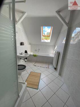 Bad - 2-Raum-Wohnung nahe der UNI! - 310,00&nbsp;EUR Kaltmiete, ca.&nbsp; 62,50&nbsp;m&sup2;&nbsp;Wohnfl&auml;che