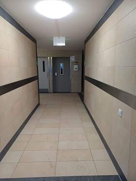 Eingang - zu den Aufzügen - 3 Zimmer Etagenwohnung in Neunkirchen