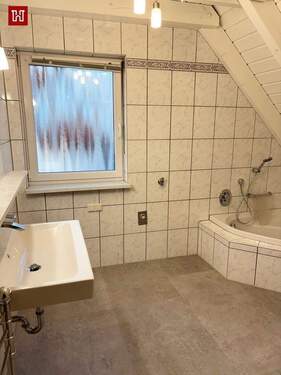 .. großes Tageslichtbad ! - 