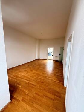 Wohnzimmer - 3 Zimmer Etagenwohnung in Dessau-Roßlau