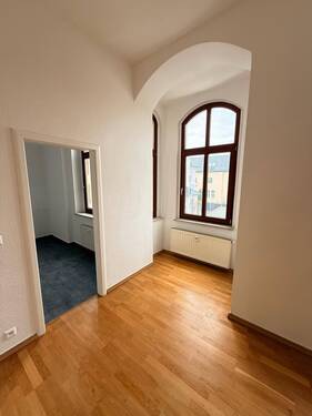 Wohnzimmer - Etagenwohnung mit 100,00 m&sup2; in Dessau-Roßlau zur Miete