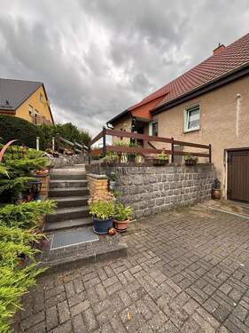 Hauseingang.jpg - Einfamilienhaus mit 121,00 m&sup2; in Großharthau zum Kaufen