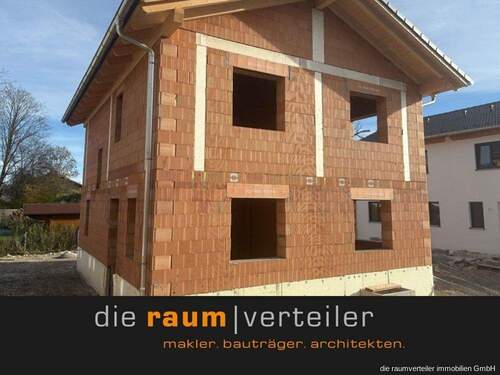 Außenbild - Einfamilienhaus im Rohbau mit Dach zum Ausbau in Bruckmühl zu verkaufen, jetzt informieren
