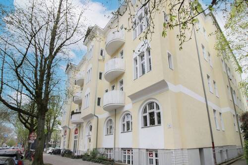 Außenansicht - Attraktive 2-Zimmer-Wohnung in Berlin-Friedenau mit großzügigem Wohnbereich und Loggia