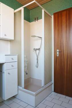 Bad mit Dusche u. Badewanne - 