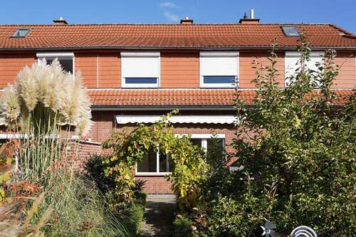 Reihenhaus mit Südterrasse - * Attraktive Immobilie mit Garage in Garbsen * - Reihenmittelhaus mit ca. 261 m² Grundstück