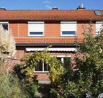 * Attraktive Immobilie mit Garage in Garbsen * - Reihenmittelhaus mit ca. 261 m² Grundstück