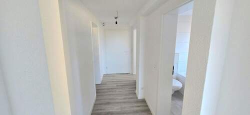 Bild 2 - 4 Zimmer Etagenwohnung zur Miete in Schöningen