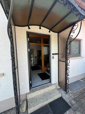 23 Haupteingang auf Rückseite - 