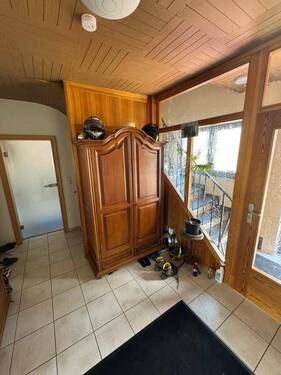 25 Flur zuzm Bad im EG und TrH - 