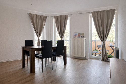 Wohn/ Essbereich mit Blick auf Balkon - 2 Zimmer Etagenwohnung zum Kaufen in Nauen