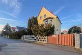 Vorderansicht Haus - Familienidylle nahe dem Cospudener See - Einfamilienhaus in Markkleeberg