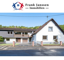 Freistehendes Doppel-Einfamilienhaus in Pomster - Eingezäunter Garten - 2 Garagen - Waldblick