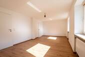 18326 Wohnzimmer Haupthaus - Einfamilienhaus mit 140,00 m² in Pomster zum Kaufen