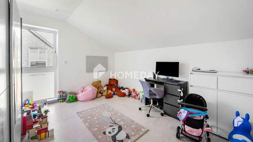 1. OG Schlafzimmer 1 - 