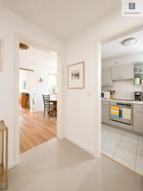 DRE - Flur mit Zugang zu Küche und Essbereich - 2 Zimmer Etagenwohnung in Bonn