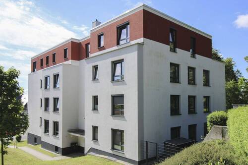 Hausrückseite mit Hauseingang - 