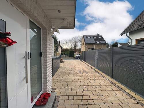 Auffahrt - 6 Zimmer Einfamilienhaus in Düsseldorf