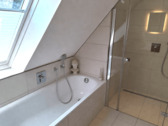 Badezimmer mit großer Dusche - 
