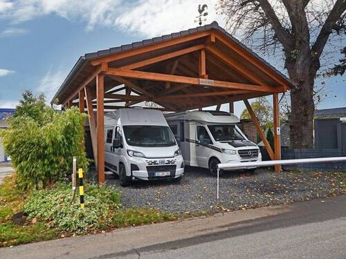 Wohnmobil-Carport mit Doppelgarage - 