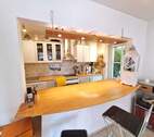 Küche mit Thekenbereich - 5 Zimmer Doppelhaushälfte zur Miete in Freising
