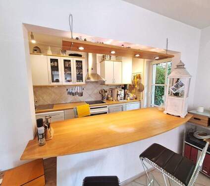 Küche mit Thekenbereich - 5 Zimmer Doppelhaushälfte zur Miete in Freising