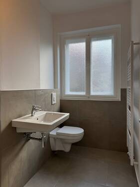 Das Bad - Etagenwohnung mit 55,00 m&sup2; in Berlin-Reinickendorf zum Kaufen