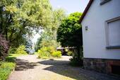 Auffahrt zum Innenhof - 