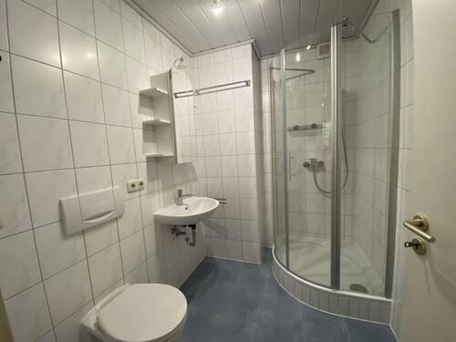Badezimmer - Etagenwohnung mit 36,00 m² in Hausen zur Miete
