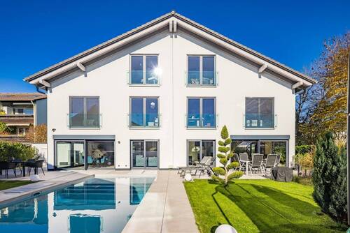 Ansicht Gartenseite - Wohnen im Ensemble: Zwei Doppelhaushälften - modern, familiär, mit Pool