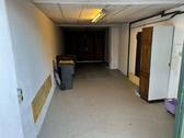 25 Garage mit Kellerzugang - 