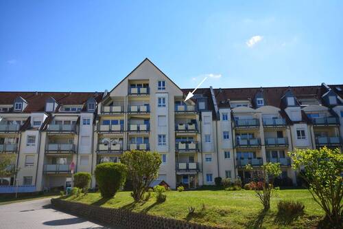 Blick vom Innenhof zum Balkon - 2 Zimmer Etagenwohnung zum Kaufen in Neumarkt