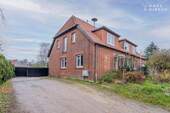 Blick in die Einfahrt - 1 Zimmer Mehrfamilienhaus, Wohnhaus in Stockelsdorf