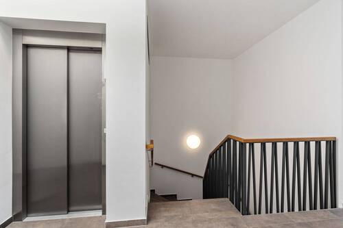 Treppenhaus mit Fahrstuhl - Etagenwohnung mit 138,50 m&sup2; in Bremen zum Kaufen