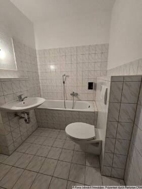 Bad auf einer Etage - Mehrfamilienhaus, Wohnhaus mit 944,00 m&sup2; in Limbach-Oberfrohna zum Kaufen