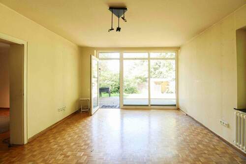 Wohnzimmer - 6 Zimmer Einfamilienhaus zum Kaufen in Holzminden