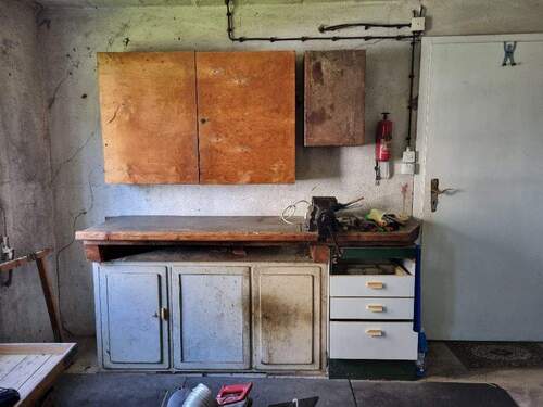 kleine Werkstattecke in der Garage - 